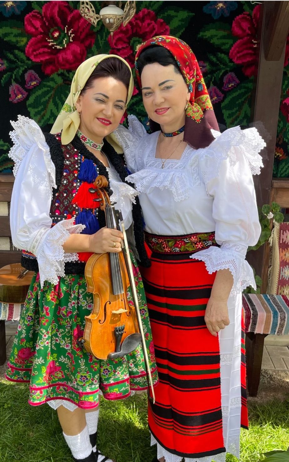 Florentina Giurgi cu nepoata - două generații de artiste